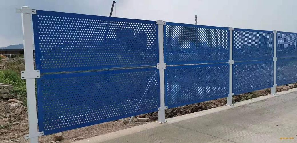 建筑工程常用施工护栏2米高圆孔烤漆轻钢结构组装围挡